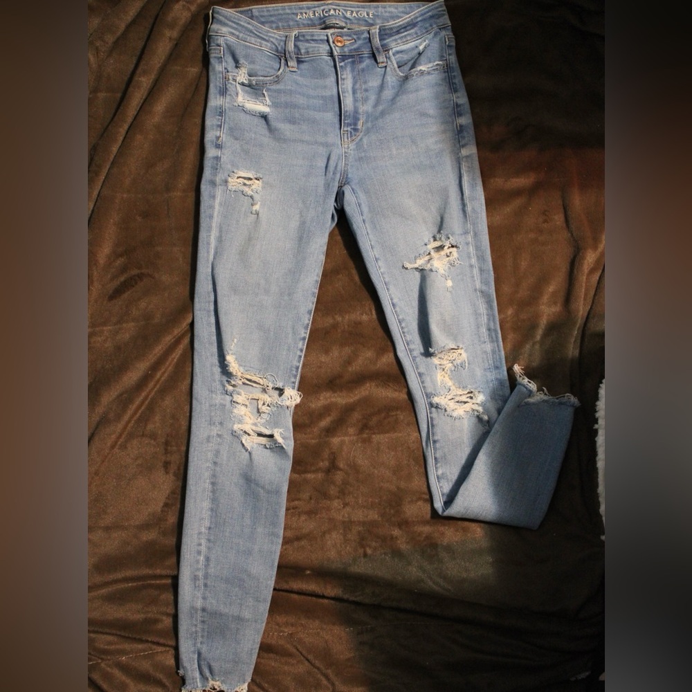 American Eagle Outfitters Light Wash Distressed Skinny Jeans